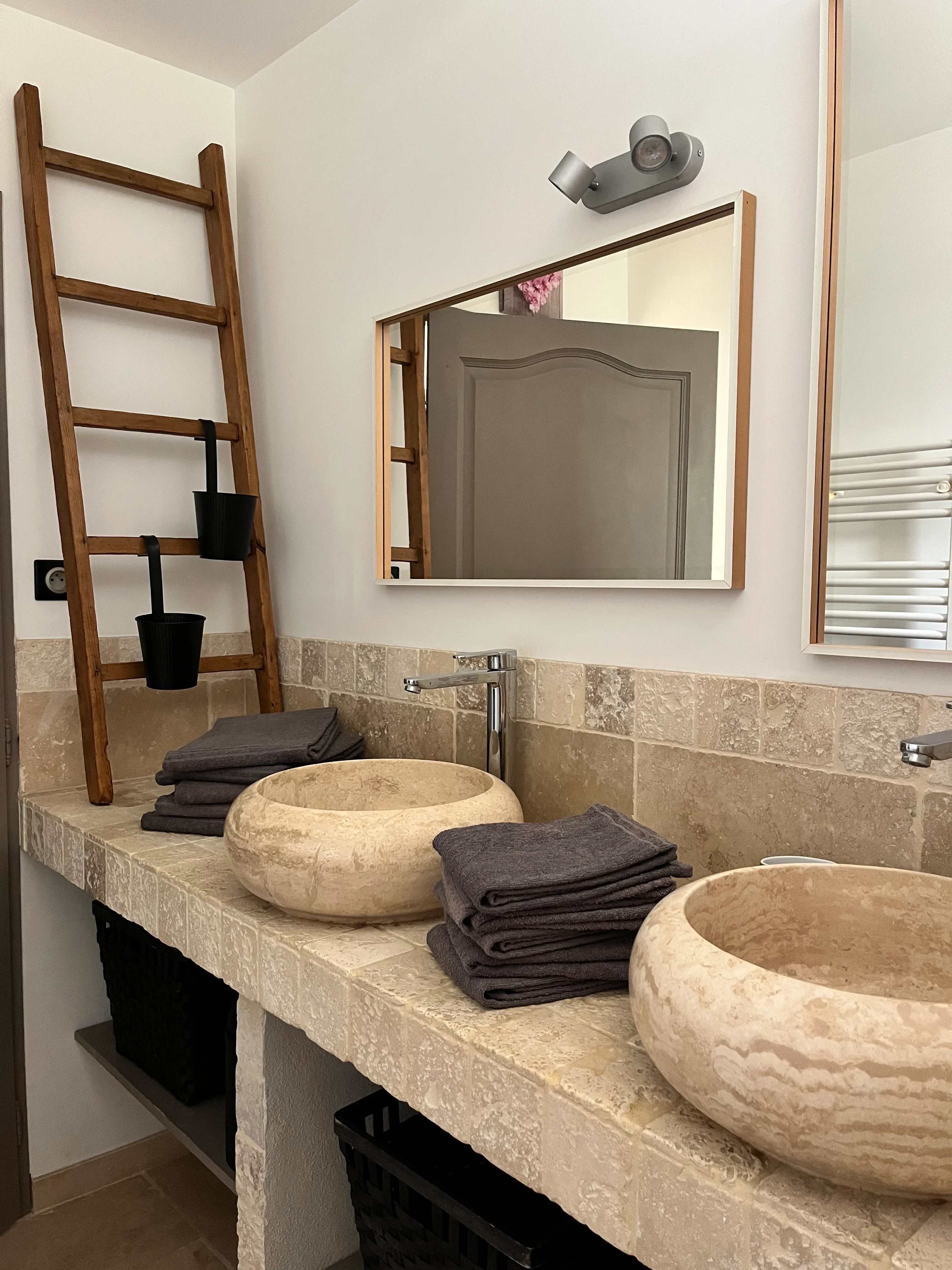 Salle de bain avec douche à l’italienne